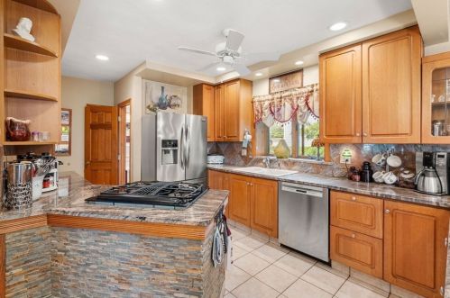 293 Washington St, Gloucester MA 01930-4815 exterior