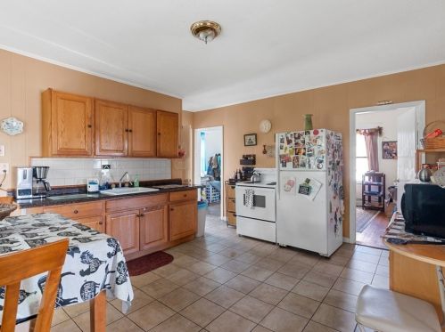 30 Taunton Ave, Seekonk MA 02771-5245 exterior