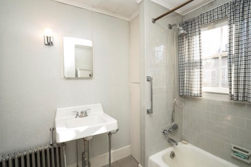 50 Caswell St, Taunton MA 02718-1120 exterior