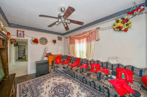 9 Lund St, Worcester MA 01607-1117 exterior