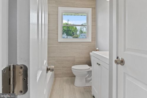 300 May Ave, West Deptford NJ 08096-1167 exterior