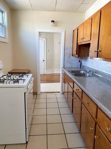 181 Ashley Blvd, New Bedford MA 02746-1751 exterior