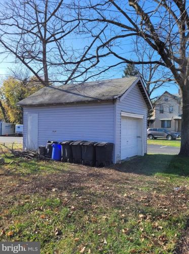 675 Broad St, West Deptford NJ 08096-1605 exterior