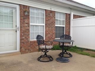 8530 Applegate Village Dr, Louisville KY  40219-5610 exterior