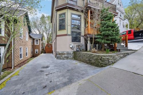 26 Oakland St, Newton, MA 02458-1801