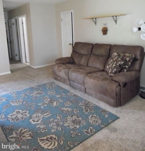 8 Parkview Cir, West Deptford NJ exterior