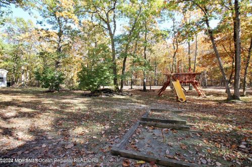 1062 Lakehurst Ave, Jackson Twp NJ 08527-5250 exterior