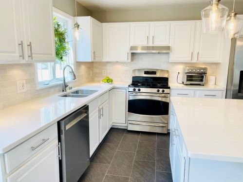 111 Orswell St, Fall River, MA 02724-3000