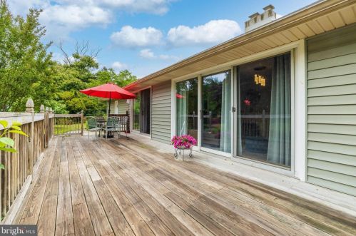 237 Elm Ave, West Deptford NJ 08051-1506 exterior