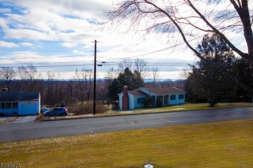 1 Mountain View Dr, Wantage NJ  07461-3032 exterior