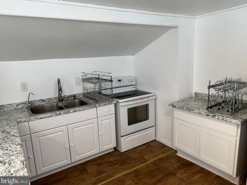 31 Monroe Ave, West Deptford NJ  08051-1909 exterior