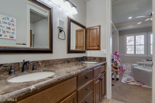 1465 Caribbean Ln, Phoenix AZ 85023-6792 exterior