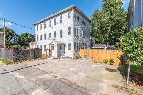 21 Whipple St, Worcester MA 01607-1339 exterior