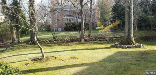 20 Woodland Rd, Cresskill NJ  07626-1031 exterior