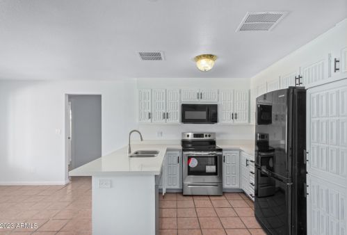 6802 Cambridge Ave, Phoenix AZ 85008-1216 exterior