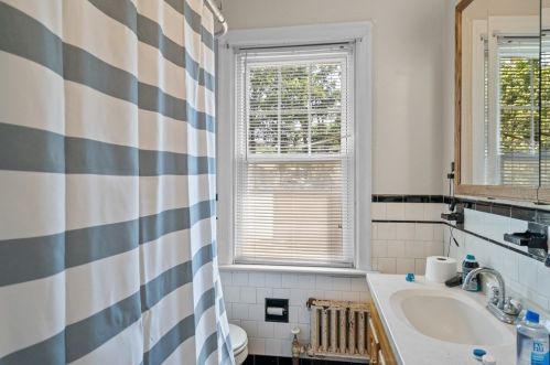 188 Newman Ave, Seekonk MA 02771-4911 exterior