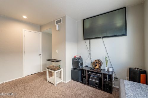 1818 63rd Dr, Phoenix AZ  85043-5748 exterior