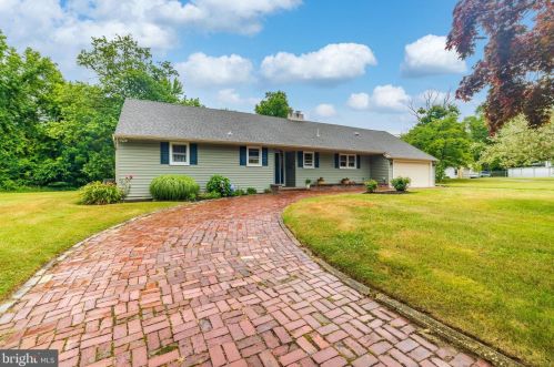 237 Elm Ave, West Deptford, NJ 08051-1007