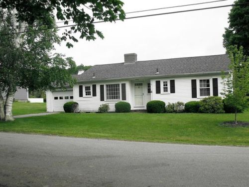 10 Riverview Dr, Newbury MA  01950-3221 exterior