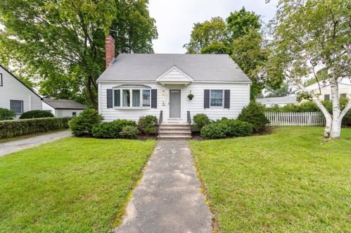 3 Douglas St, Peabody, MA 01960-4105