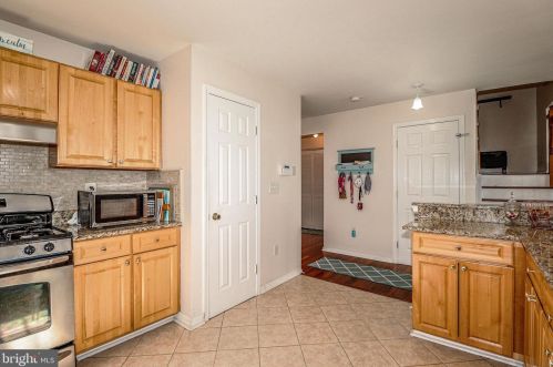 9 Canal Vw Dr, Trenton NJ 08648-1319 exterior