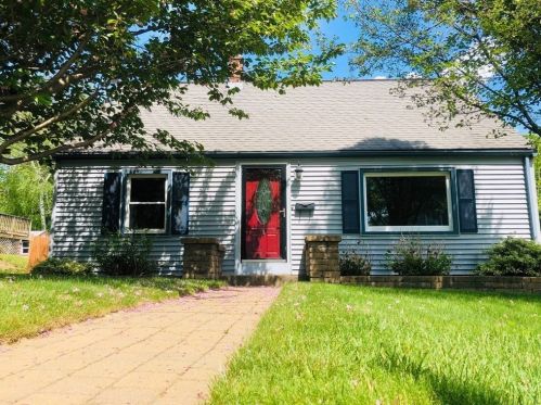 8 Madeline St, Worcester, MA 01603-1938