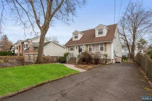 150 Hickory Ave, Tenafly, NJ 07670-1512