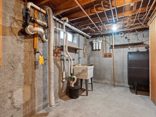 39 Riv St, Seekonk MA 02771-4706 exterior