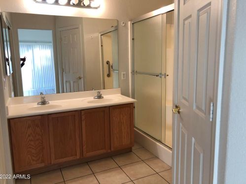 15109 29 St, Phoenix AZ 85042-8214 exterior