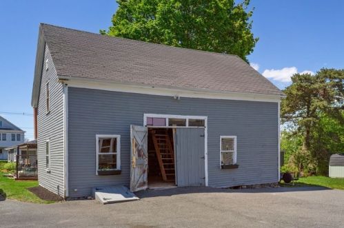 32 Pulaski St, Peabody MA 01960-1831 exterior