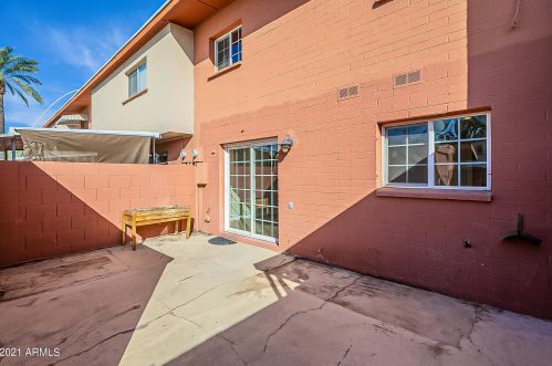 2854 Clarendon Ave, Phoenix AZ 85018-5552 exterior