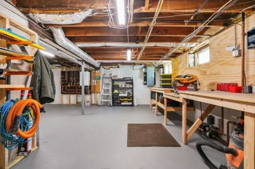 58 Taylor Ave, Dedham MA 02026-5104 exterior