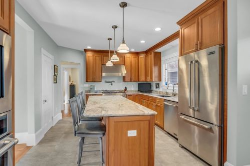 12 Baker Ave, Beverly MA 01915-3504 exterior