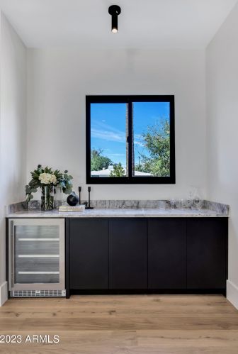 2053 37 Pl, Phoenix AZ 85050-8309 exterior