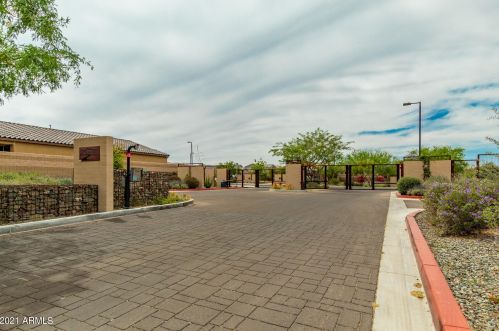 2316 Beautiful Ln, Phoenix AZ 85042-7116 exterior