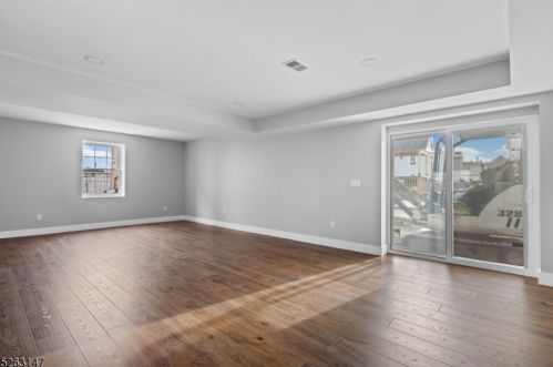 134 Un St, Carteret NJ 07008-3326 exterior