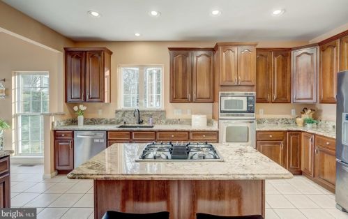 6920 Mystic Wood Way, Columbia MD 21044-4914 exterior