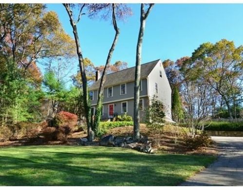 61 Park St, Norfolk, MA 02056-1903