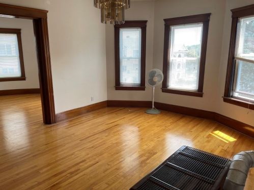 18 Ames St, Worcester MA 01610-2001 exterior