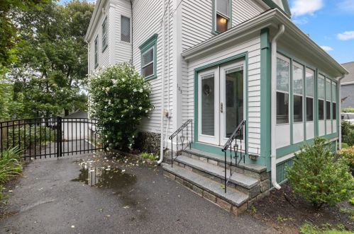 103 Maple St, Milton, MA 02186-2225