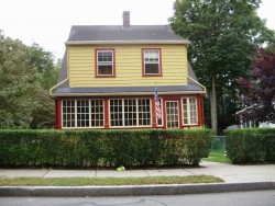512 Auburn St, Newton, MA 02466-1735