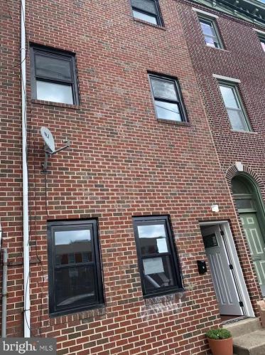 955 6th St, Philadelphia, PA 19123-1405