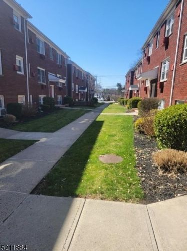 476 Joralemon St, Belleville NJ 07109-1858 exterior