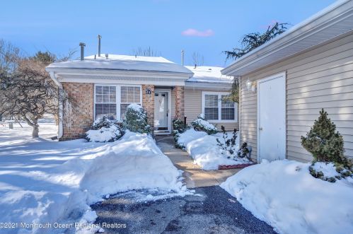 57 Smoke Tree Ter, Tinton Falls, NJ 07701-6724