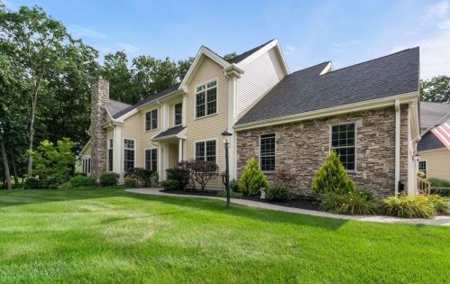 21 Golf Ridge Dr, Sutton, MA 01590-2446