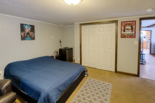 1098 Western Ave, Montgomery MA 01085-2616 exterior