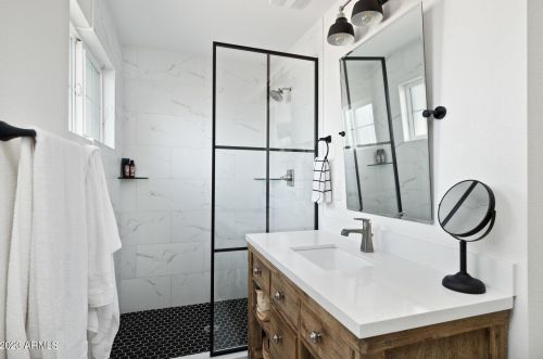 1011 Cavalier Dr, Phoenix AZ 85019-1717 exterior