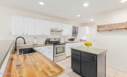 13451 47 Way, Phoenix AZ 85042-5318 exterior