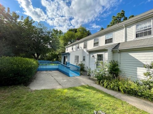 327 Dedham St, Newton MA 02461-2108 exterior