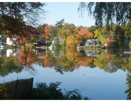 322 Pillings Pond Rd, Lynnfield MA  01940-1345 exterior